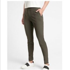 Athleta Wander Stash Skinny Pants (Size 12P)